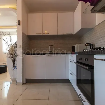 Vesna With Balcony & Free Parking