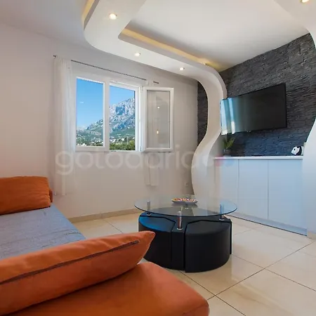 Vesna With Balcony & Free Parking *