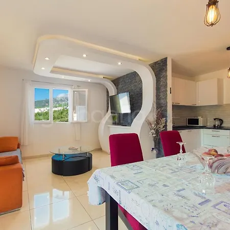 Vesna With Balcony & Free Parking Daire *