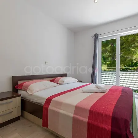 Vesna With Balcony & Free Parking Apartment *