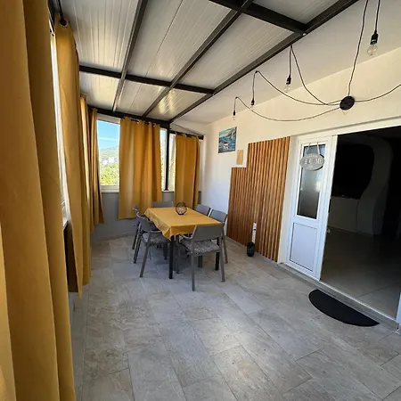 Vesna With Balcony & Free Parking Apartman Makarska