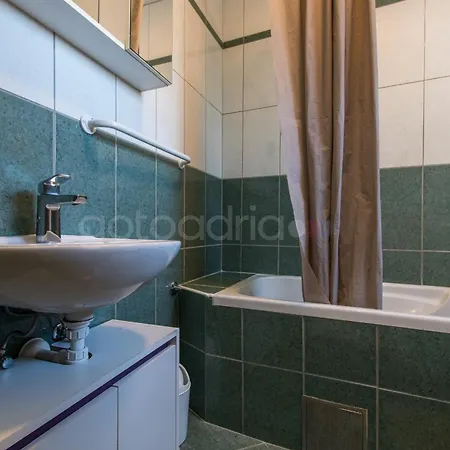 Vesna With Balcony & Free Parking *