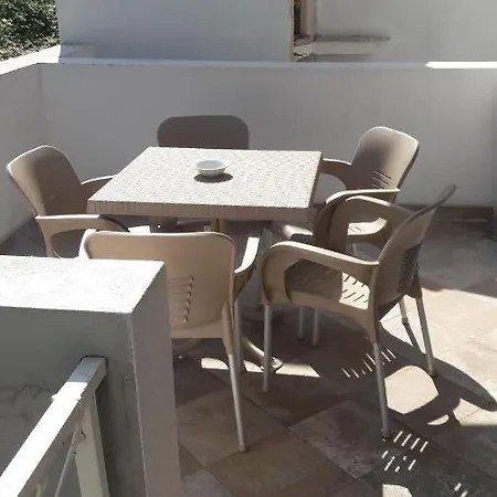 Vesna With Balcony & Free Parking Apartman Makarska