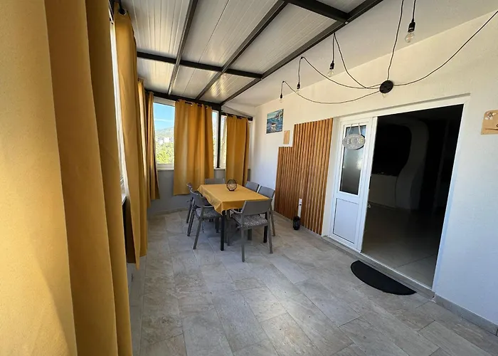 Vesna With Balcony & Free Parking Apartment Makarska