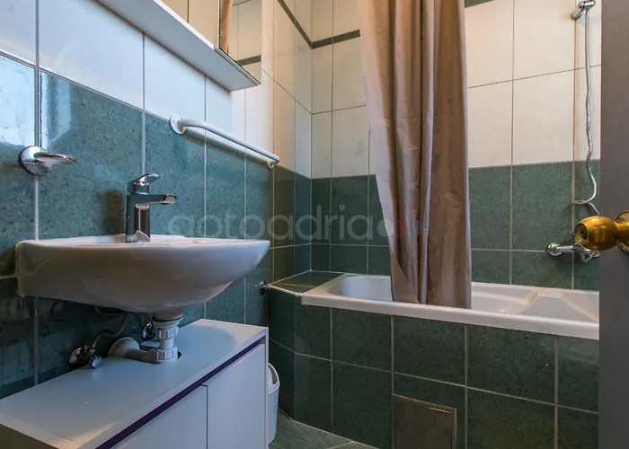 Vesna With Balcony & Free Parking *