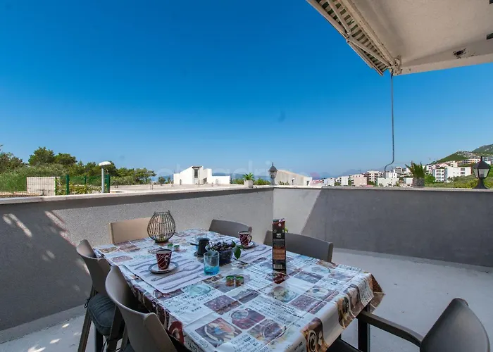 Vesna With Balcony & Free Parking