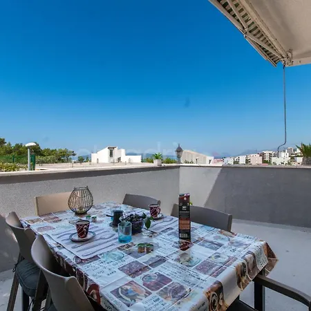 Vesna With Balcony & Free Parking