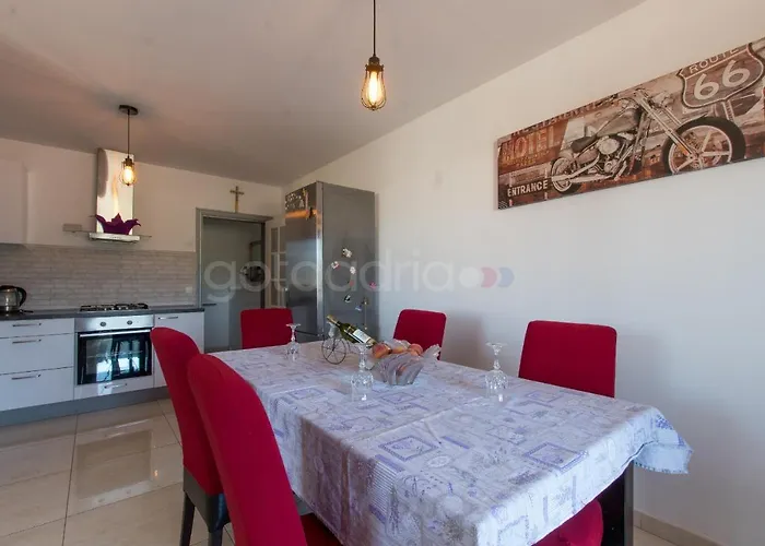 Vesna With Balcony & Free Parking *