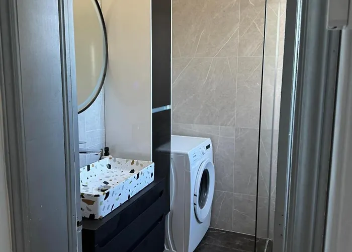 Апартаменти Vesna With Balcony & Free Parking *